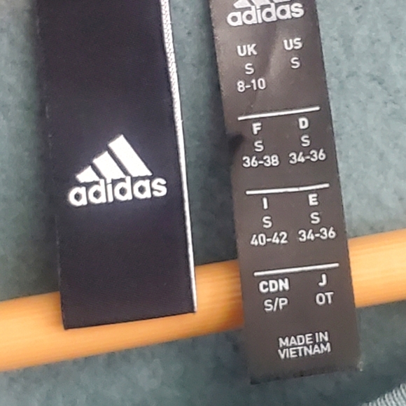 ☆Adidas☆ Women's Stylish Sweater - Picture 6 of 6